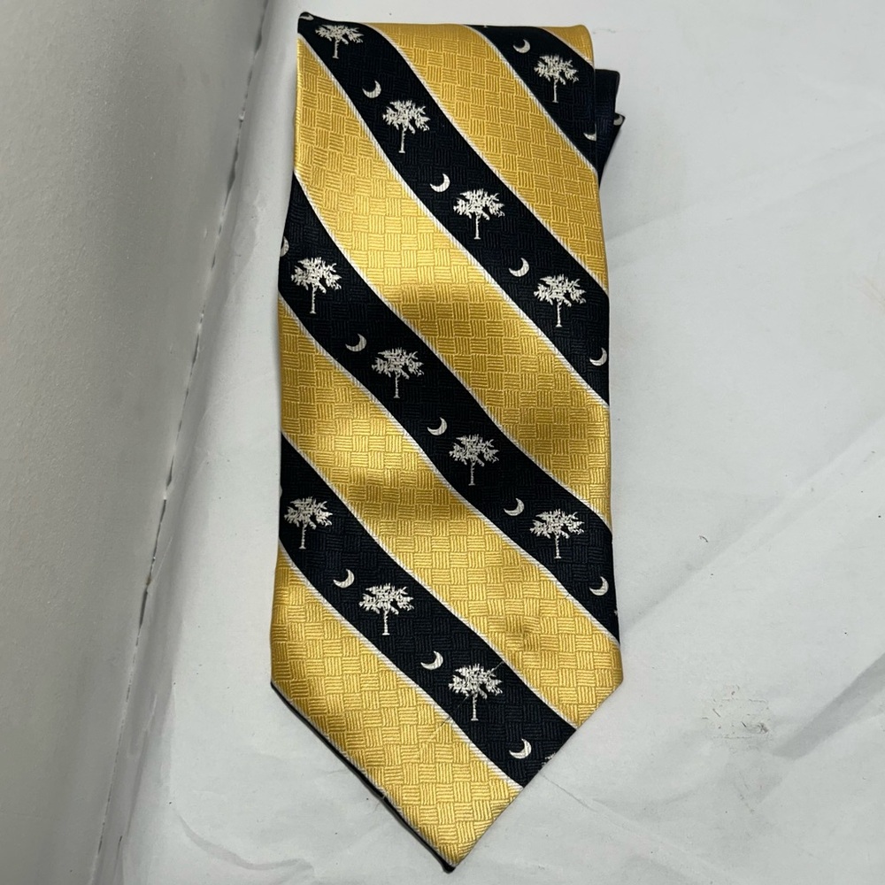 100% Silk Men’s Neck Tie by Sturbridge Made In USA The Mark of South Carolina